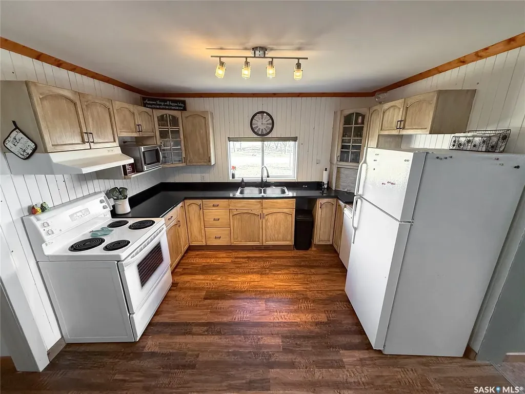 103 1st Street E Frontier SK S0N 0W0