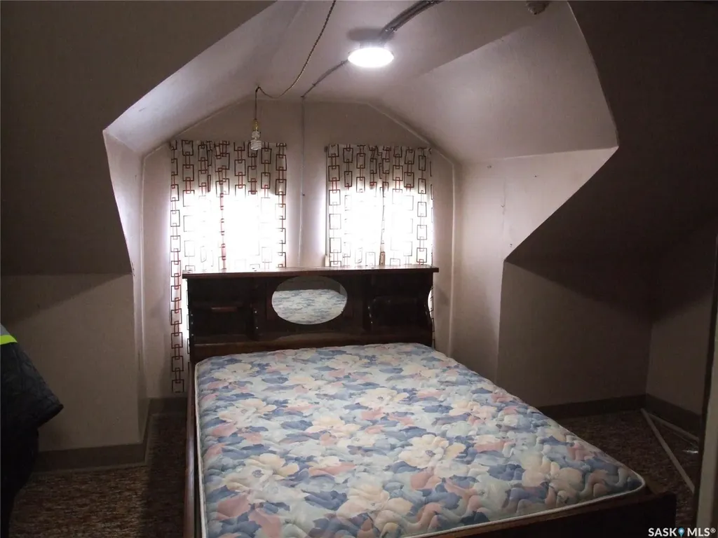 202 1st Street W Leader SK S0N 1H0