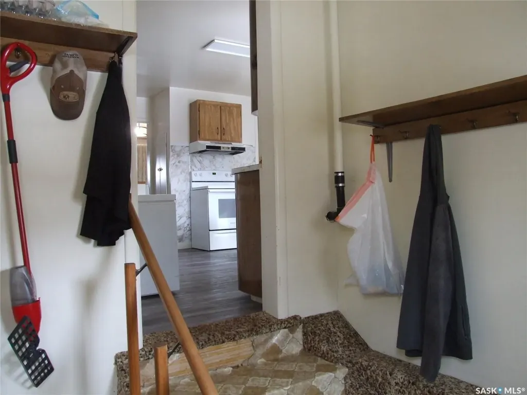 202 1st Street W Leader SK S0N 1H0