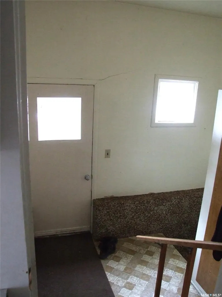 202 1st Street W Leader SK S0N 1H0