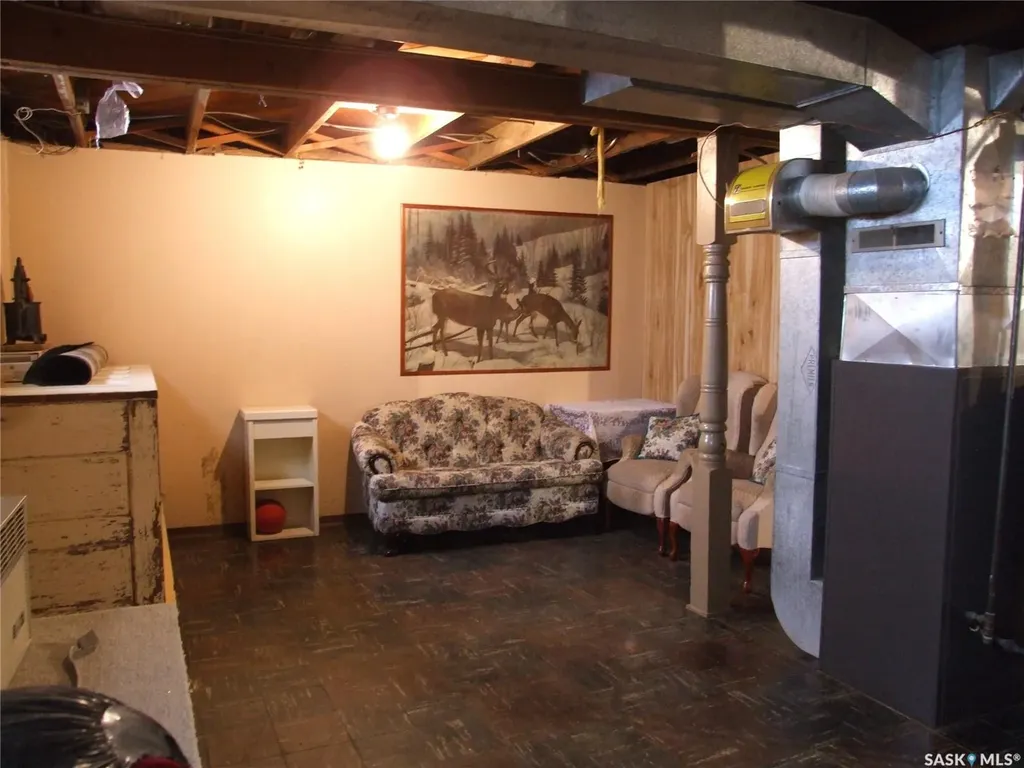 202 1st Street W Leader SK S0N 1H0