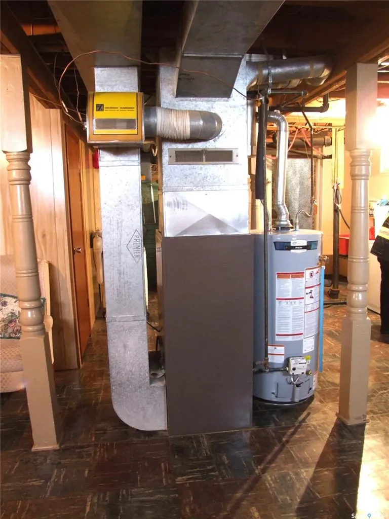 202 1st Street W Leader SK S0N 1H0