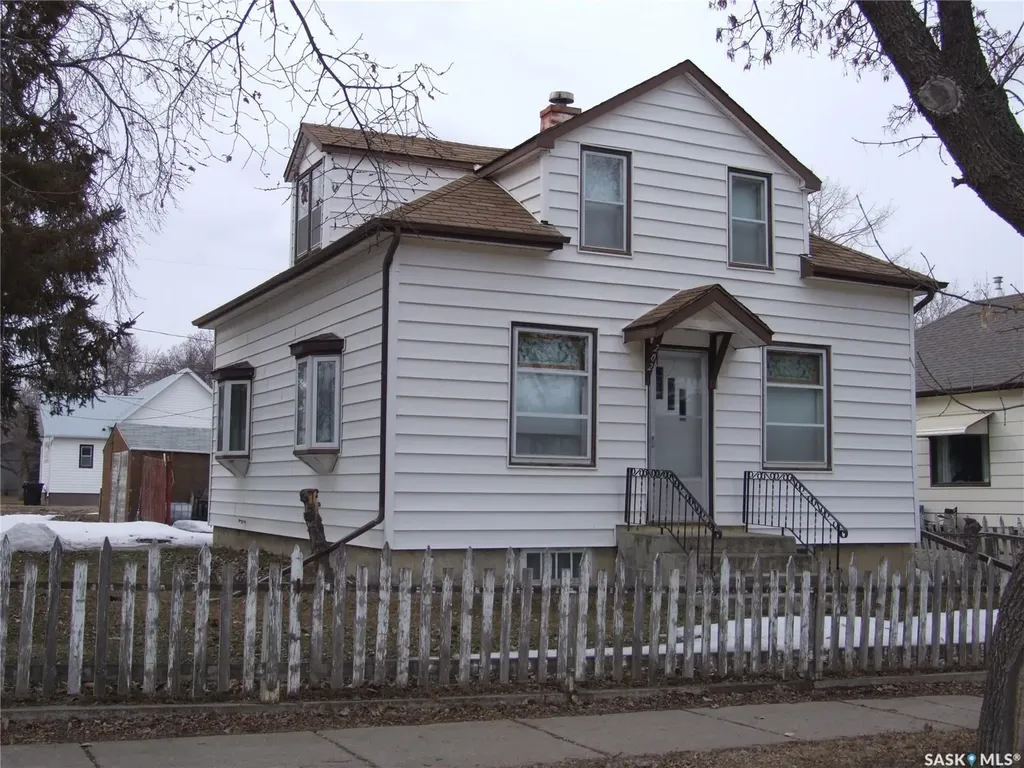 202 1st Street W Leader SK S0N 1H0