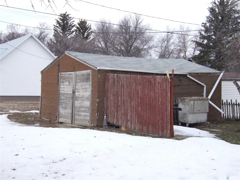 202 1st Street W Leader SK S0N 1H0