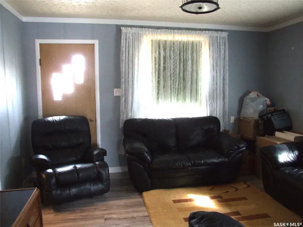 202 1st Street W Leader SK S0N 1H0