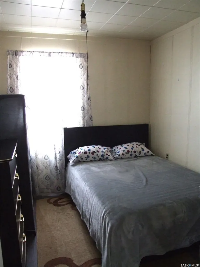 202 1st Street W Leader SK S0N 1H0