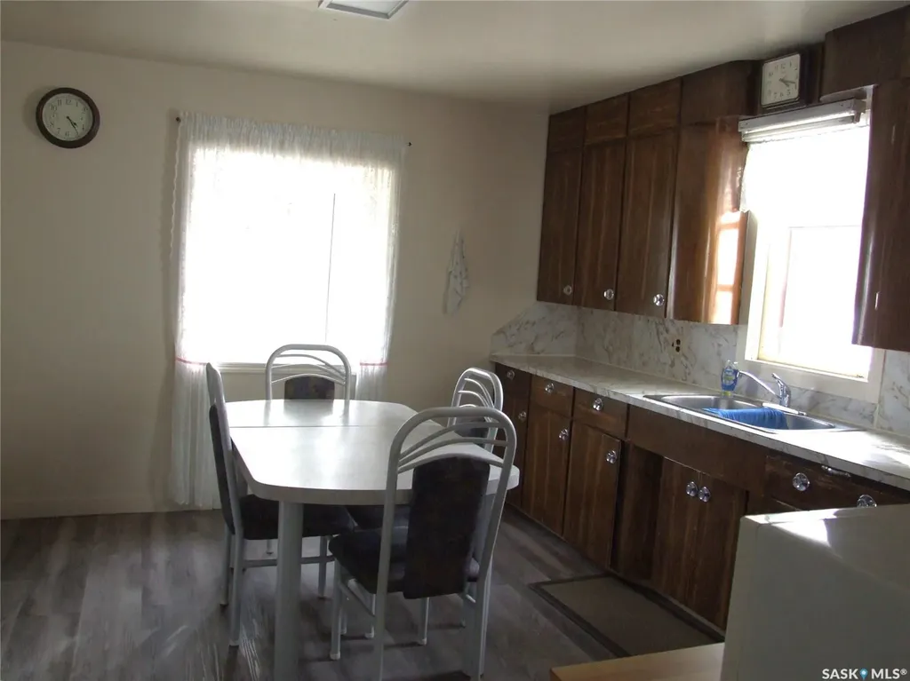 202 1st Street W Leader SK S0N 1H0