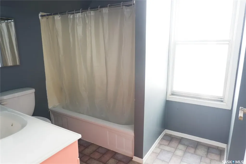 405 4th Avenue E Assiniboia SK S0H 0B0