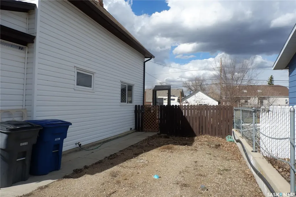 405 4th Avenue E Assiniboia SK S0H 0B0