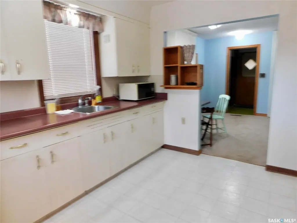 517 3rd Avenue E Assiniboia SK S0H 0B0