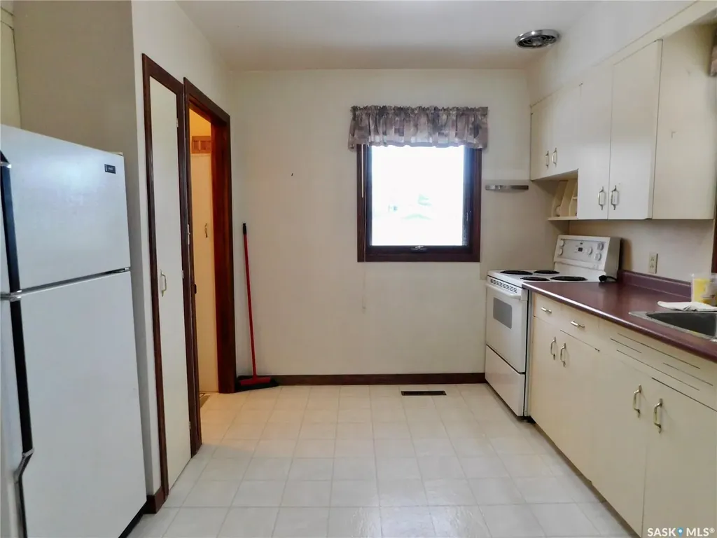 517 3rd Avenue E Assiniboia SK S0H 0B0