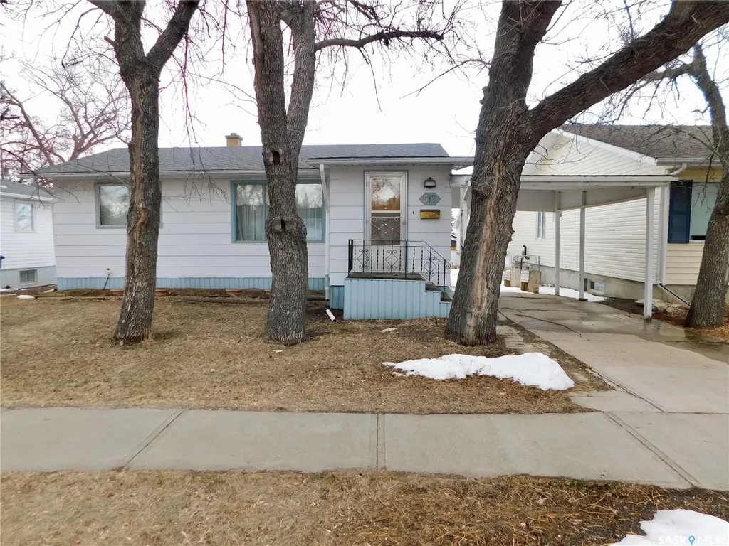 517 3rd Avenue E Assiniboia SK S0H 0B0