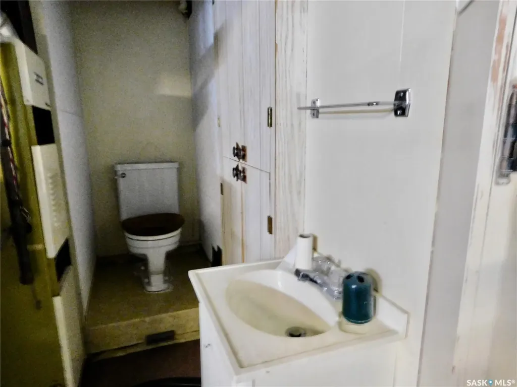 517 3rd Avenue E Assiniboia SK S0H 0B0