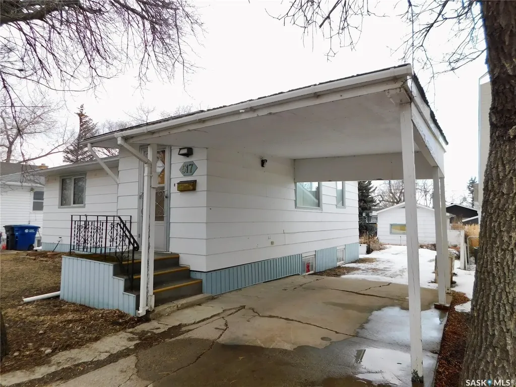 517 3rd Avenue E Assiniboia SK S0H 0B0