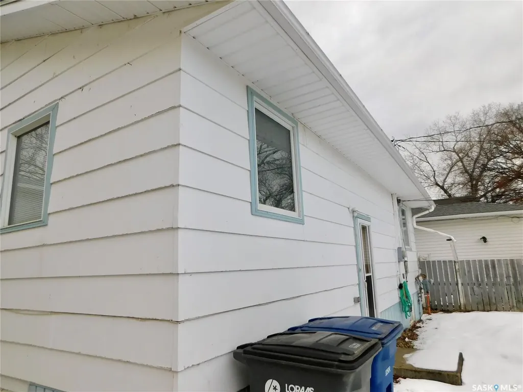 517 3rd Avenue E Assiniboia SK S0H 0B0