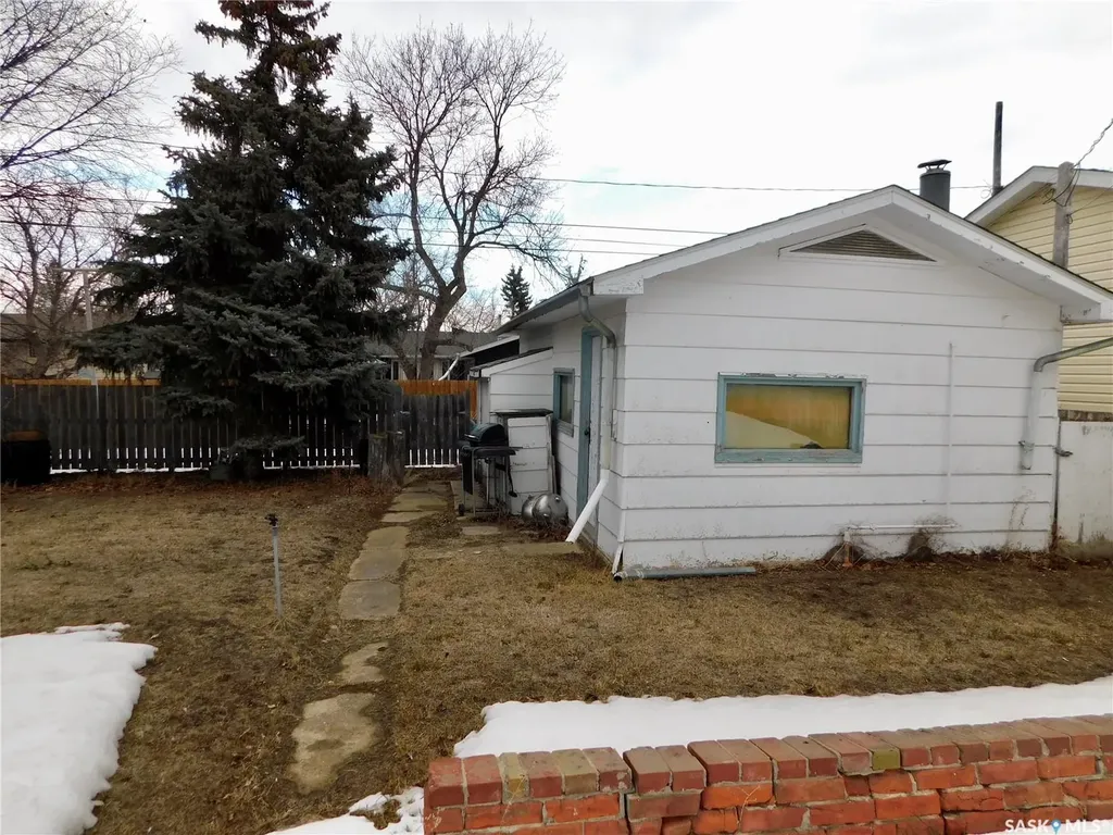 517 3rd Avenue E Assiniboia SK S0H 0B0