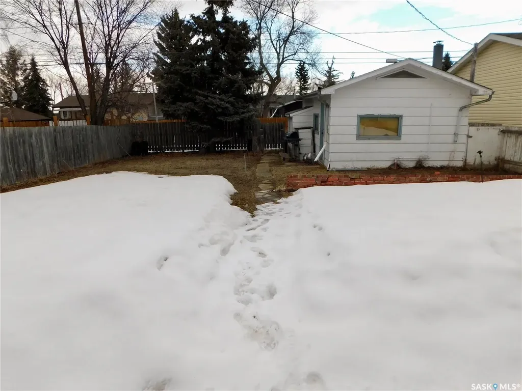 517 3rd Avenue E Assiniboia SK S0H 0B0