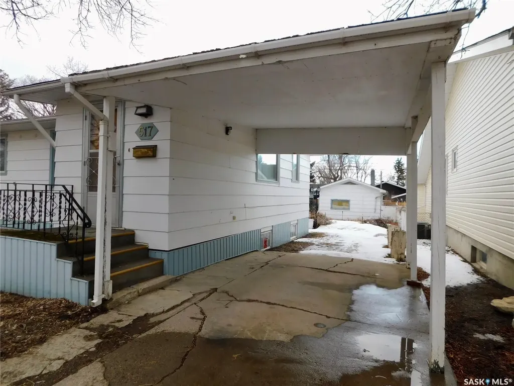 517 3rd Avenue E Assiniboia SK S0H 0B0