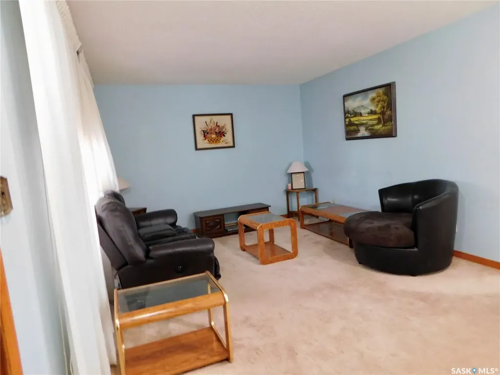 517 3rd Avenue E Assiniboia SK S0H 0B0