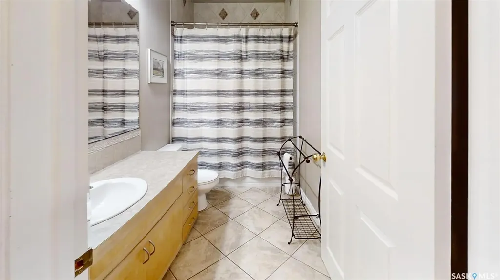 801 13th Avenue E Kindersley SK S0L 1S0