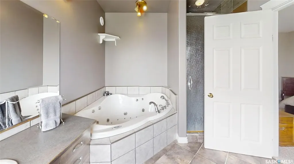 801 13th Avenue E Kindersley SK S0L 1S0