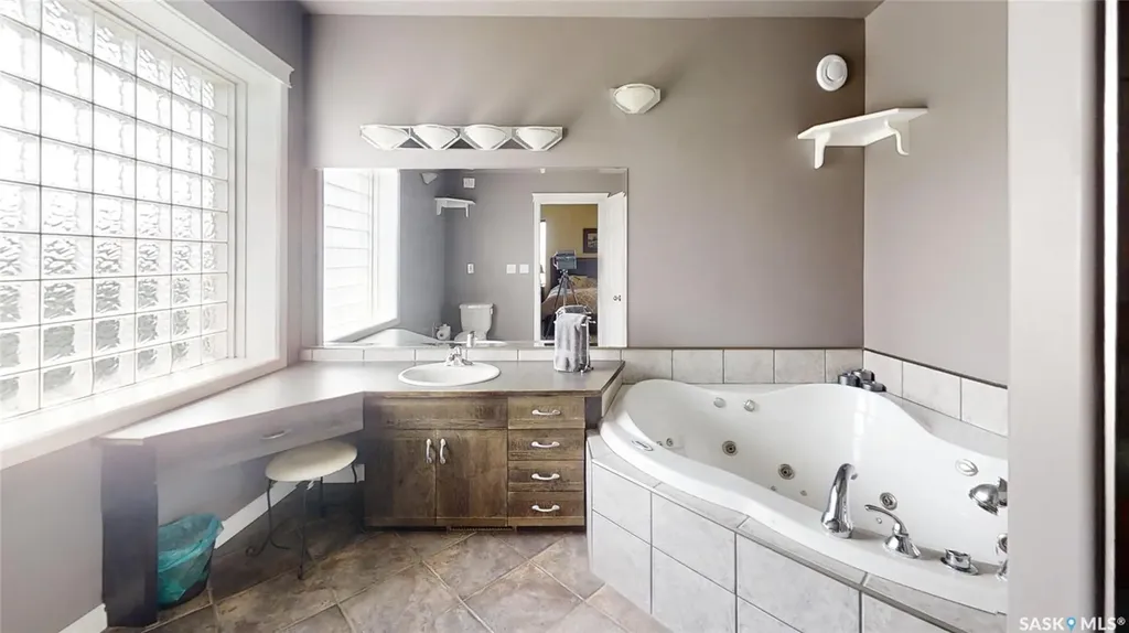 801 13th Avenue E Kindersley SK S0L 1S0