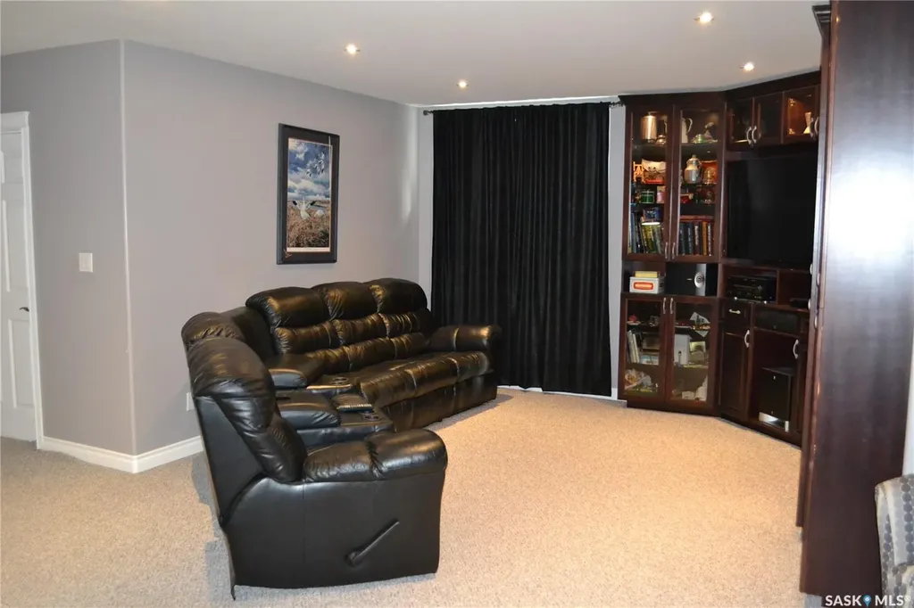 801 13th Avenue E Kindersley SK S0L 1S0