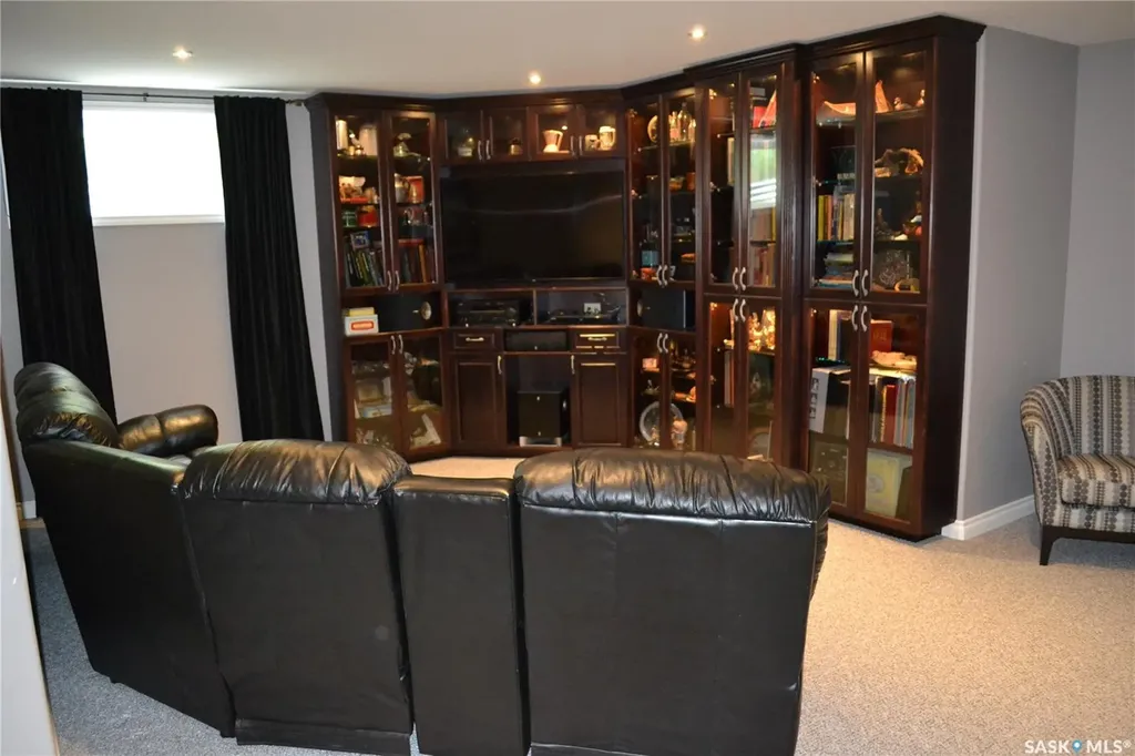 801 13th Avenue E Kindersley SK S0L 1S0