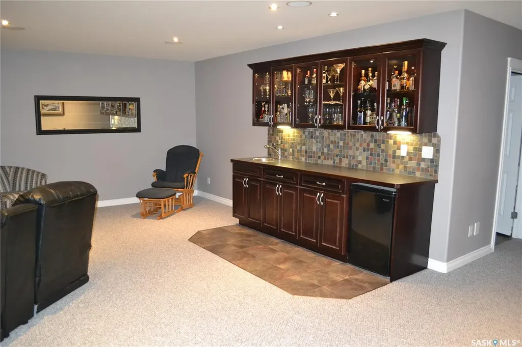 801 13th Avenue E Kindersley SK S0L 1S0