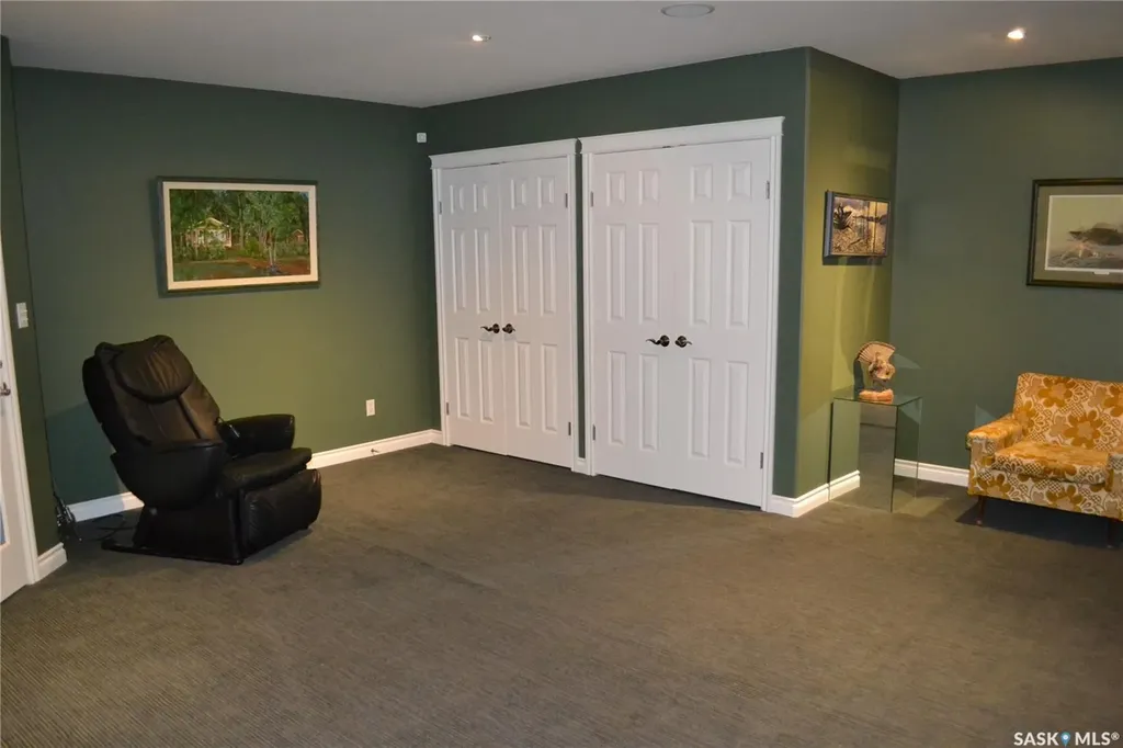 801 13th Avenue E Kindersley SK S0L 1S0