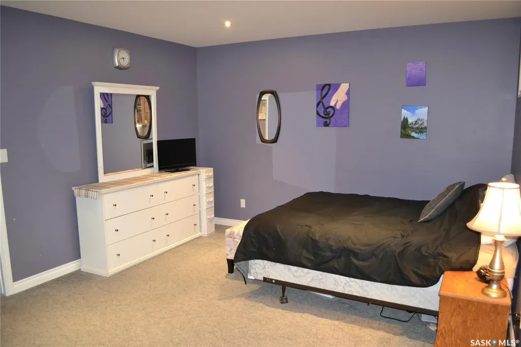 801 13th Avenue E Kindersley SK S0L 1S0