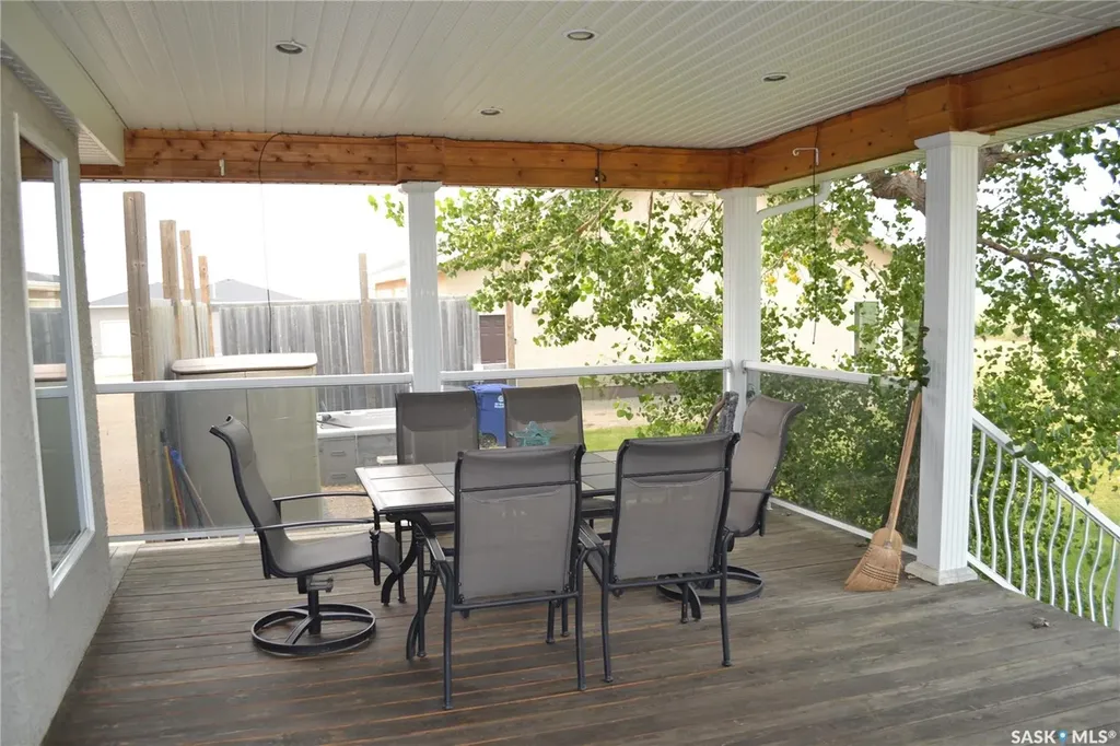 801 13th Avenue E Kindersley SK S0L 1S0