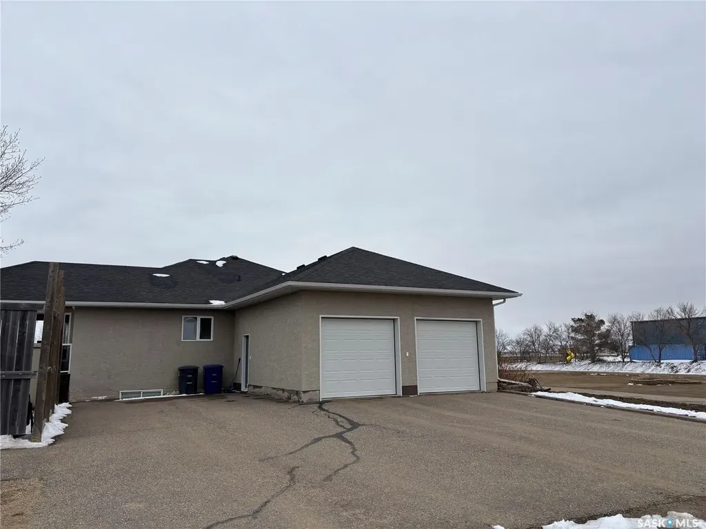 801 13th Avenue E Kindersley SK S0L 1S0