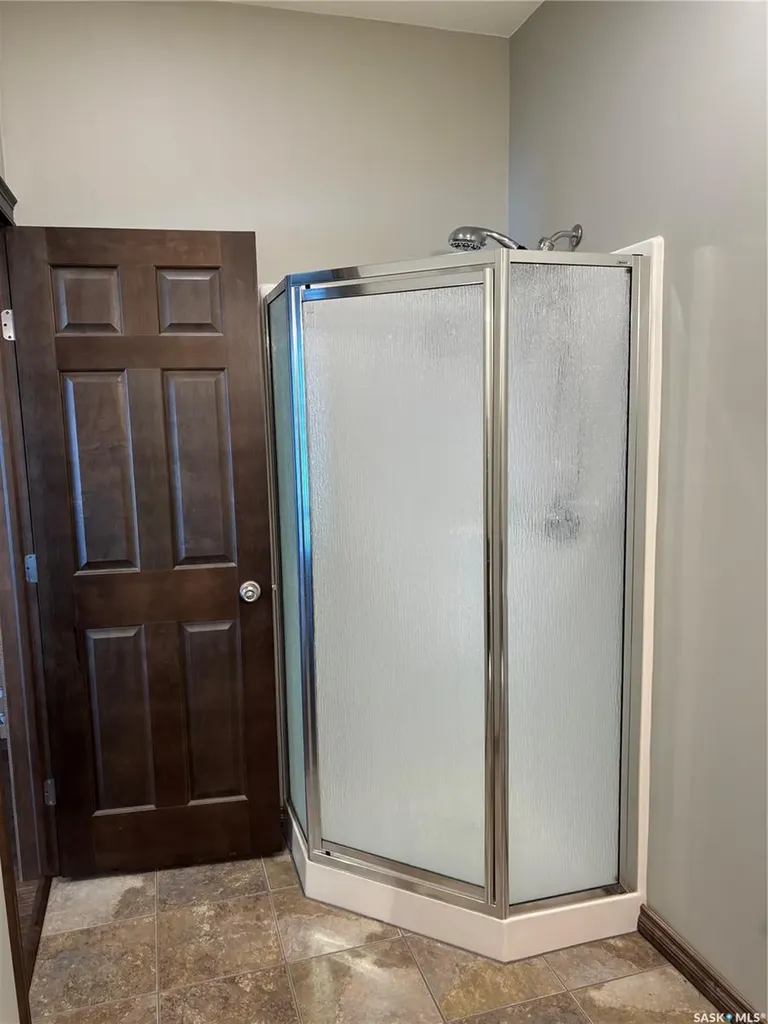 801 13th Avenue E Kindersley SK S0L 1S0