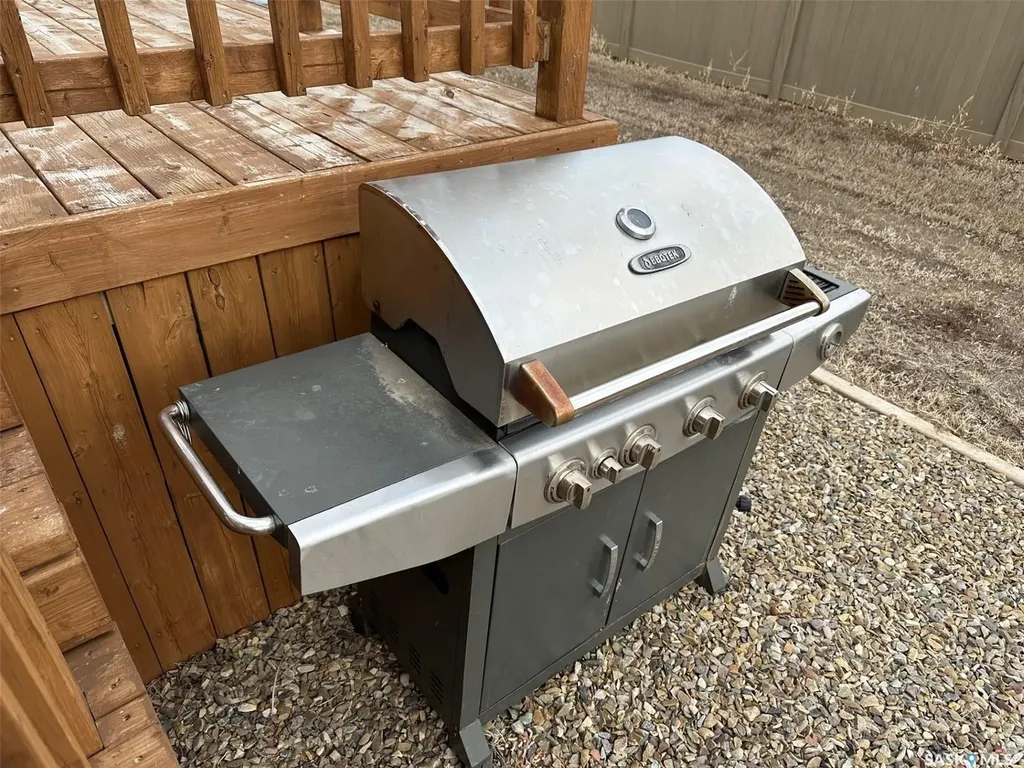 9 Lakeshore Drive Gravelbourg Rm No. 104 SK S0H 1X0