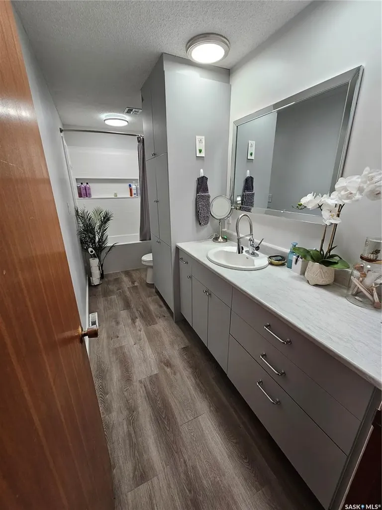 432 E Road Allowance Leader SK S0N 1H0