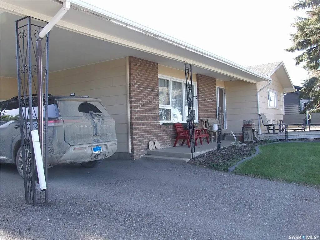 432 E Road Allowance Leader SK S0N 1H0