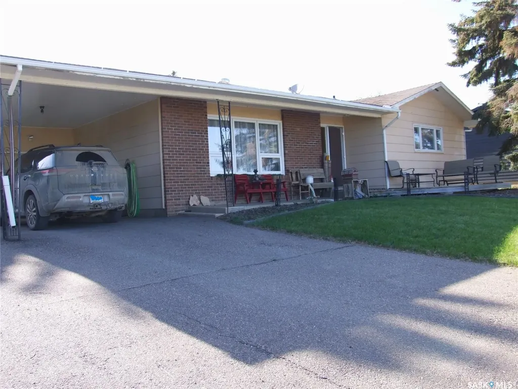 432 E Road Allowance Leader SK S0N 1H0