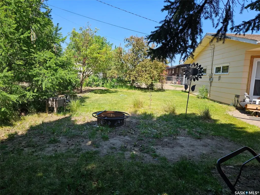 432 E Road Allowance Leader SK S0N 1H0