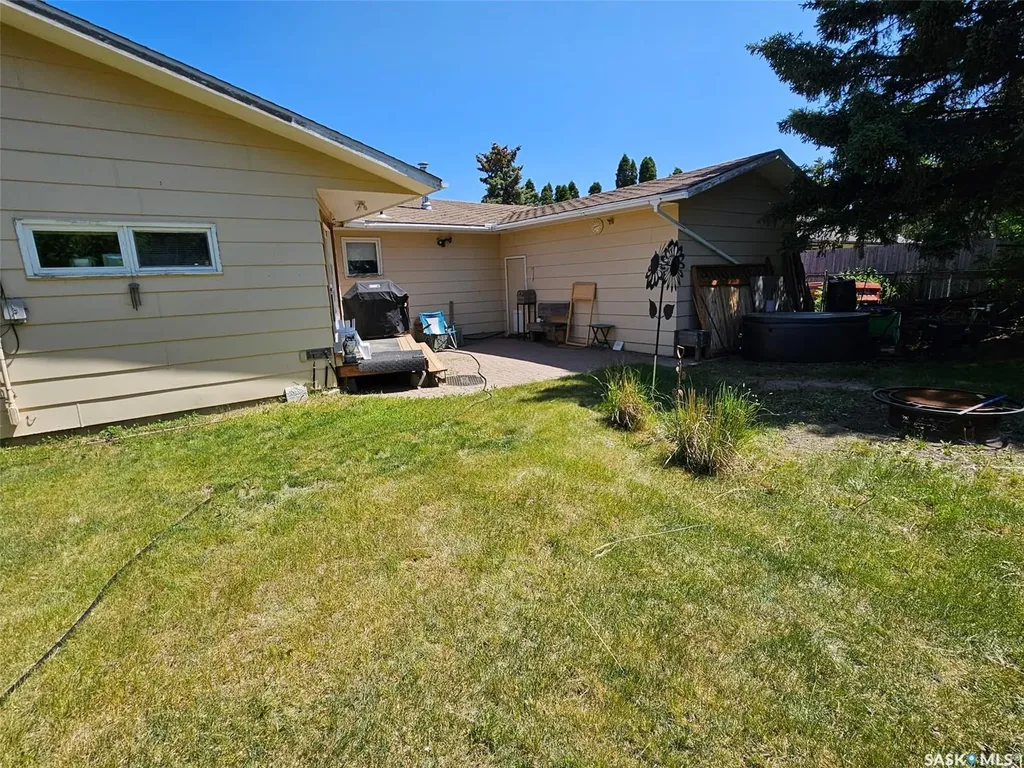 432 E Road Allowance Leader SK S0N 1H0