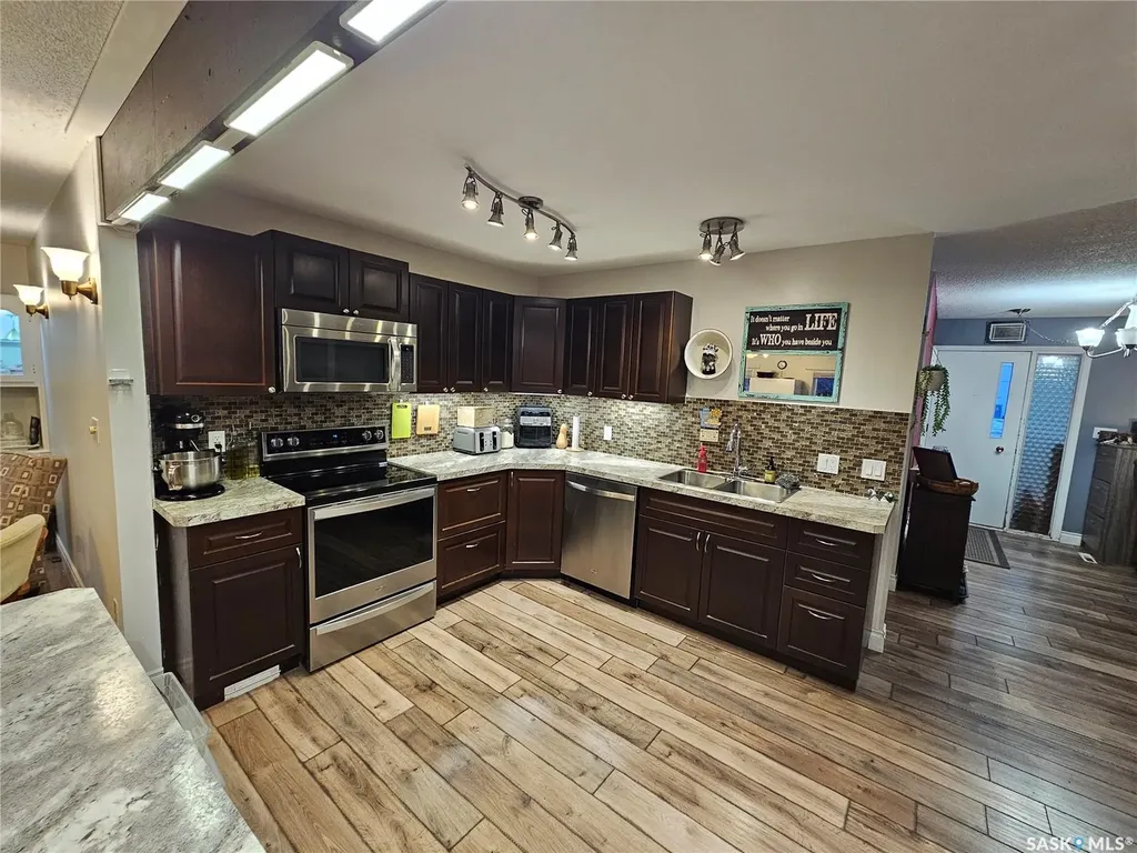 432 E Road Allowance Leader SK S0N 1H0