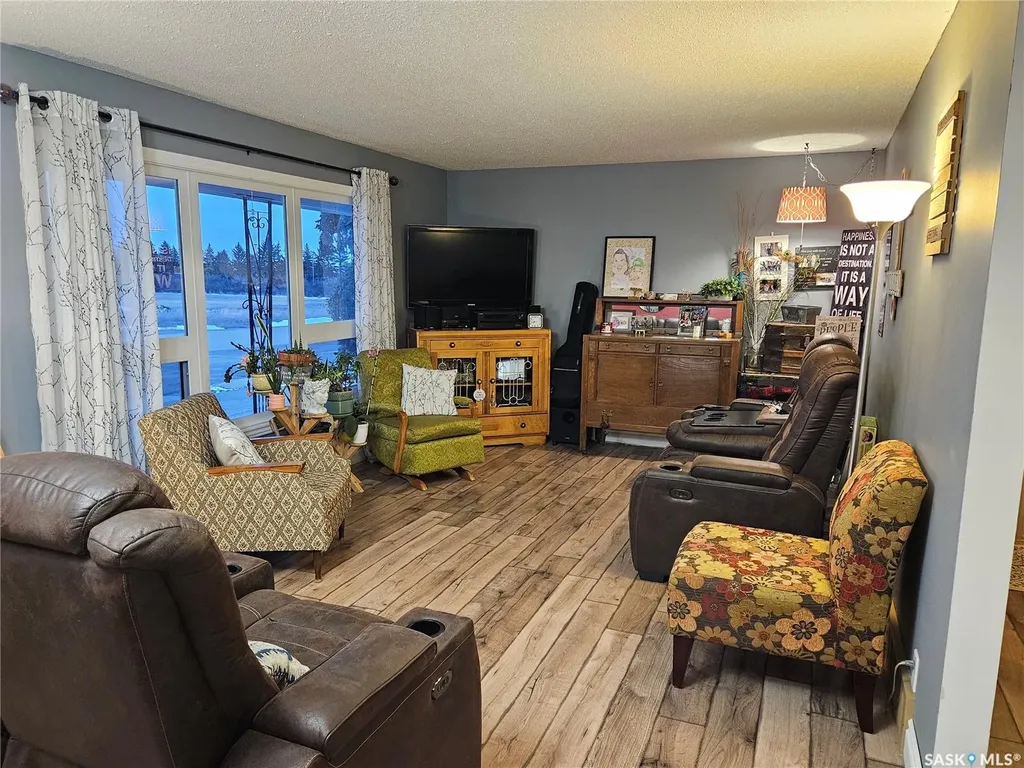 432 E Road Allowance Leader SK S0N 1H0