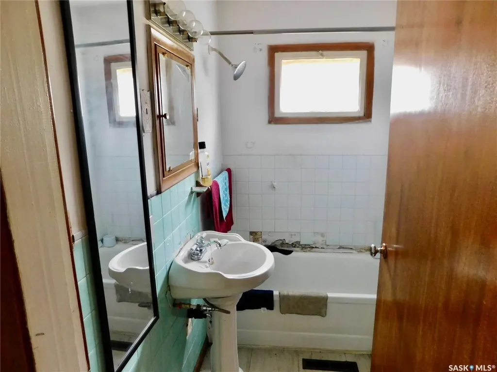 1004 2nd Street N Rockglen SK S0H 3R1