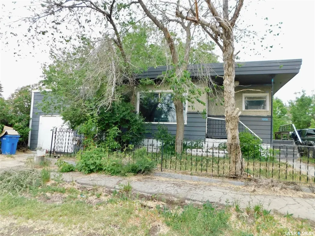 1004 2nd Street N Rockglen SK S0H 3R1