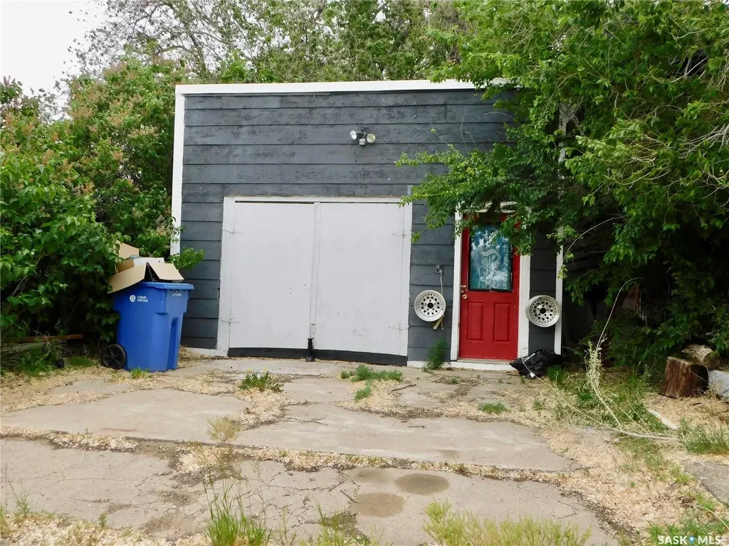 1004 2nd Street N Rockglen SK S0H 3R1