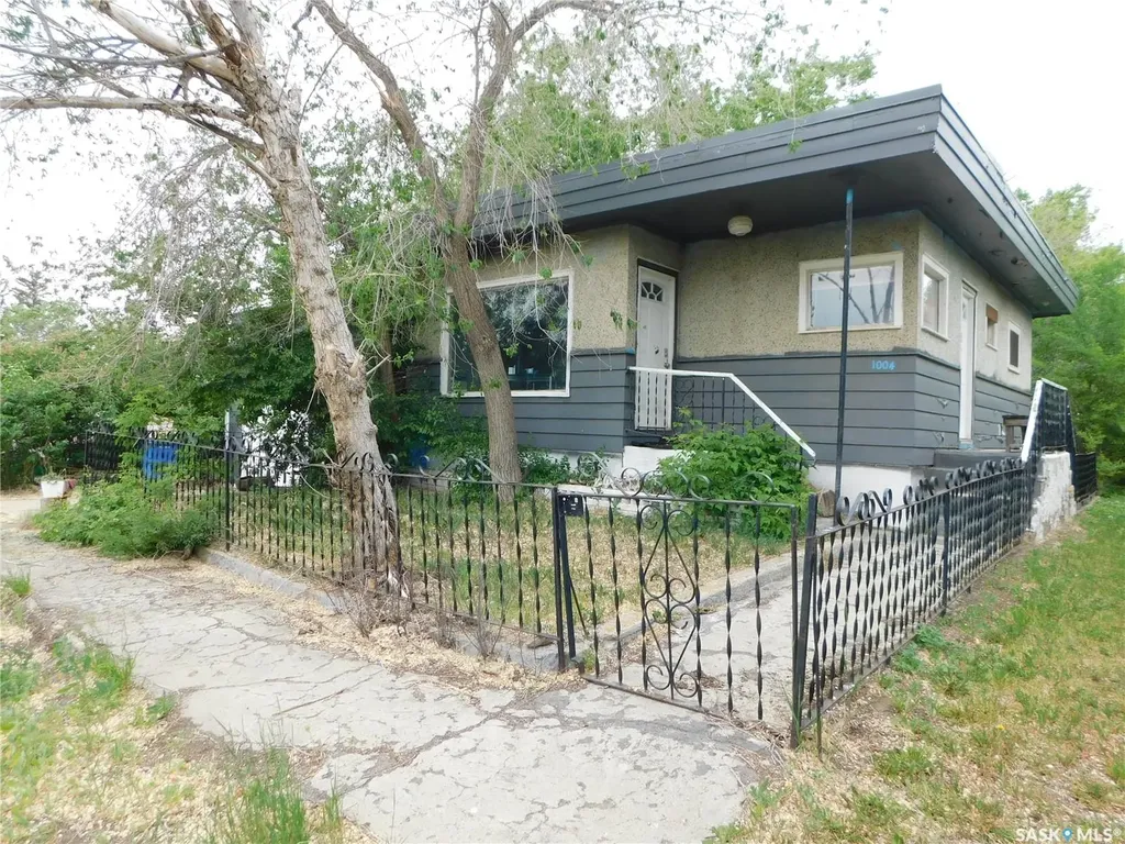1004 2nd Street N Rockglen SK S0H 3R1