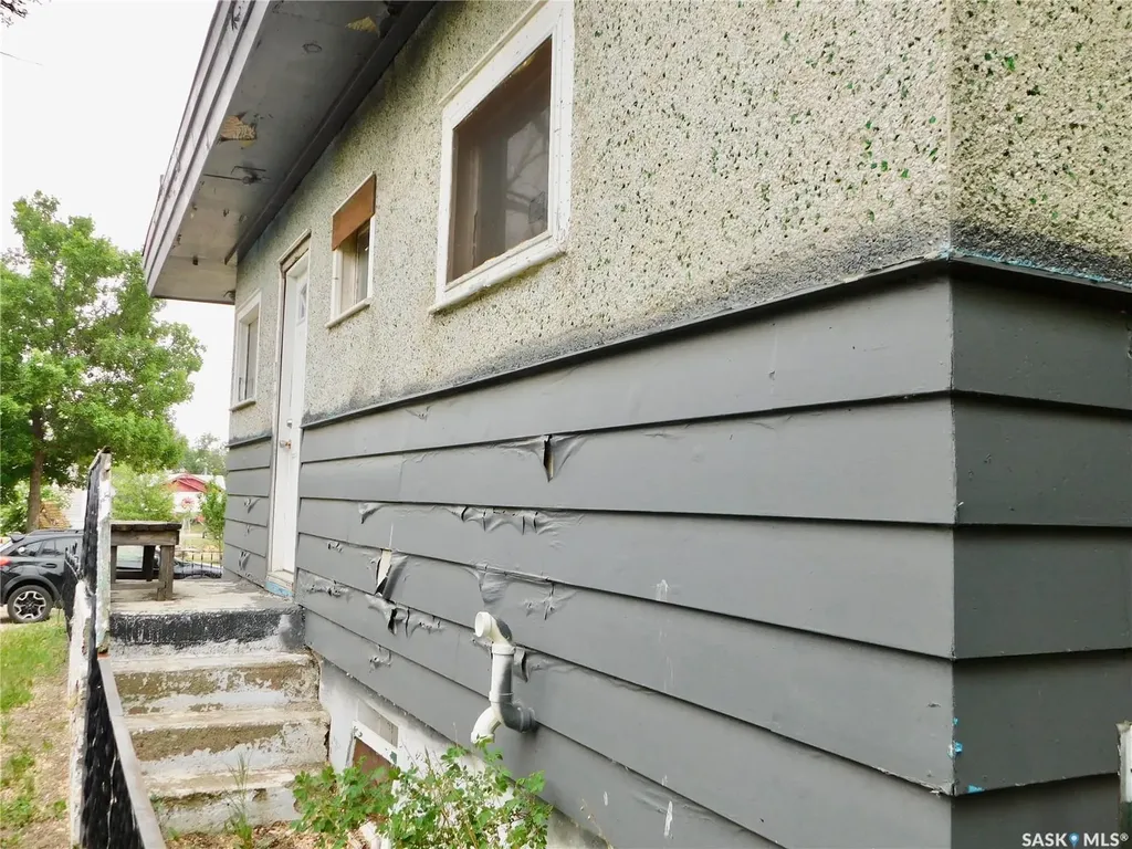 1004 2nd Street N Rockglen SK S0H 3R1