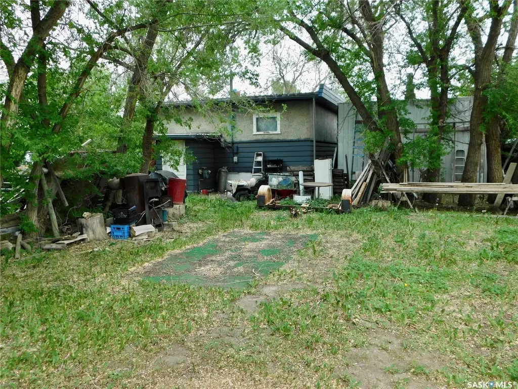 1004 2nd Street N Rockglen SK S0H 3R1