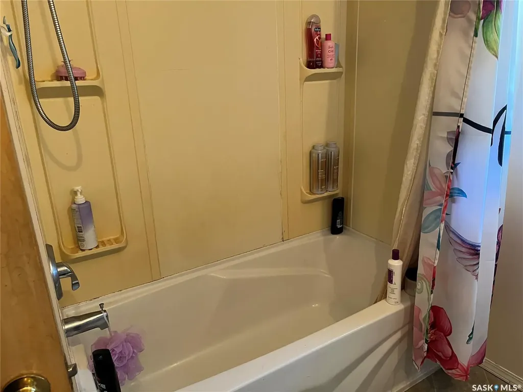 112 2nd Avenue W Gravelbourg SK S0H 1X0