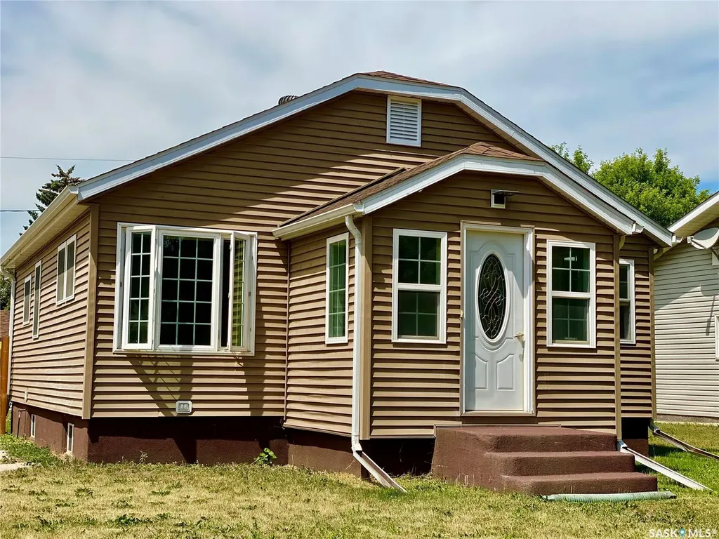 120 3rd Street W Carnduff SK S0C 0S0